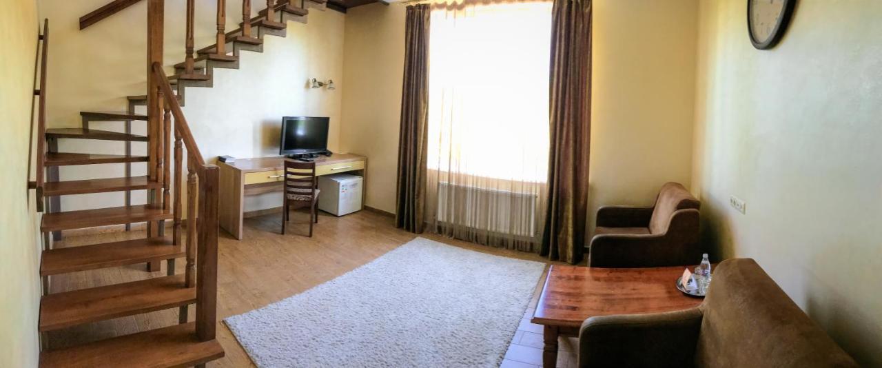 Pivdenna Brama Khmelʼnytsʼkyy المظهر الخارجي الصورة